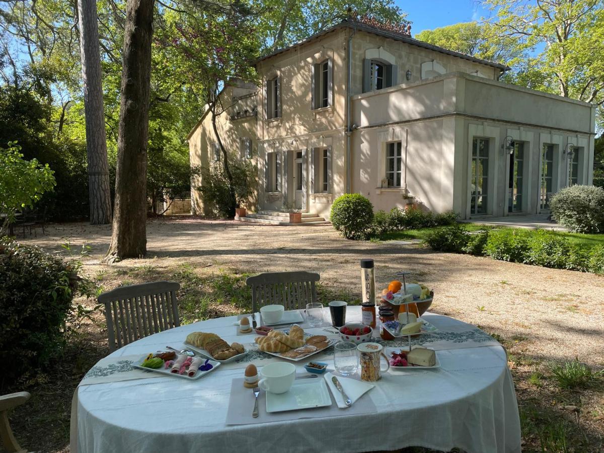 Ermitage Notre Dame De Vacquieres Bed & Breakfast Noves Екстериор снимка